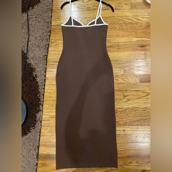NWOT Abercrombie Notch Neck Brown Dress With White Piping And Slit - Picture 12 of 14